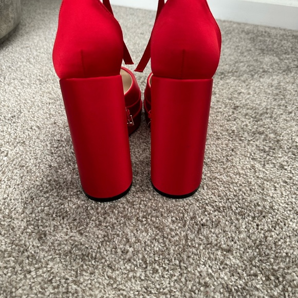 Satin red platform heel with ankle strap. - Picture 3 of 5